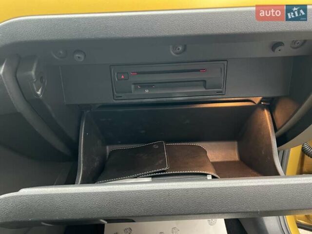 Желтый Фольксваген Ти-Рок, объемом двигателя 1.5 л и пробегом 78 тыс. км за 19713 $, фото 22 на Automoto.ua