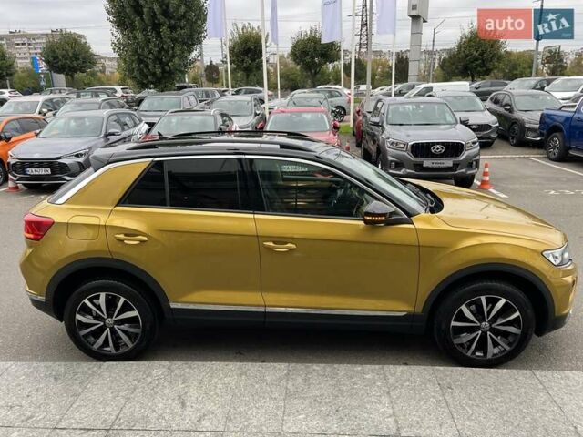 Желтый Фольксваген Ти-Рок, объемом двигателя 1.5 л и пробегом 78 тыс. км за 19713 $, фото 13 на Automoto.ua