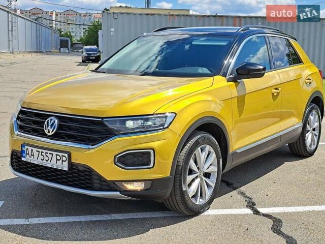 Желтый Фольксваген Ти-Рок, объемом двигателя 1.5 л и пробегом 113 тыс. км за 21500 $, фото 29 на Automoto.ua