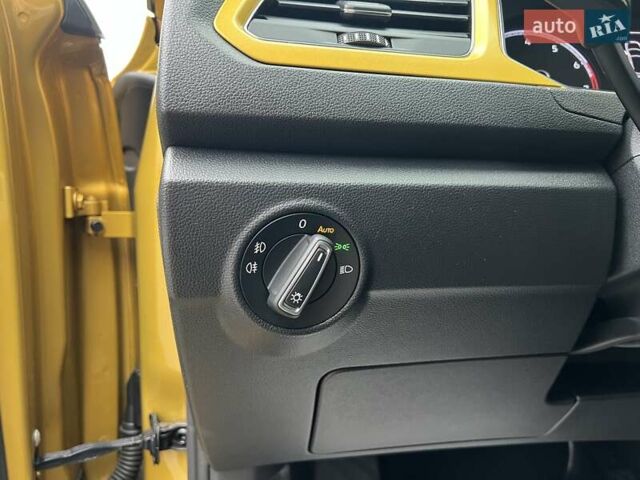Желтый Фольксваген Ти-Рок, объемом двигателя 1.5 л и пробегом 78 тыс. км за 19713 $, фото 17 на Automoto.ua