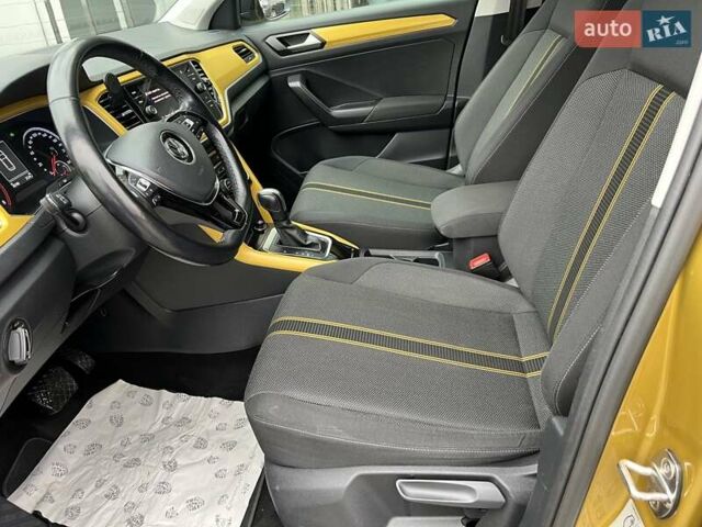 Желтый Фольксваген Ти-Рок, объемом двигателя 1.5 л и пробегом 78 тыс. км за 19713 $, фото 4 на Automoto.ua