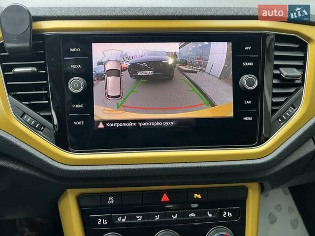 Желтый Фольксваген Ти-Рок, объемом двигателя 1.5 л и пробегом 78 тыс. км за 19713 $, фото 27 на Automoto.ua
