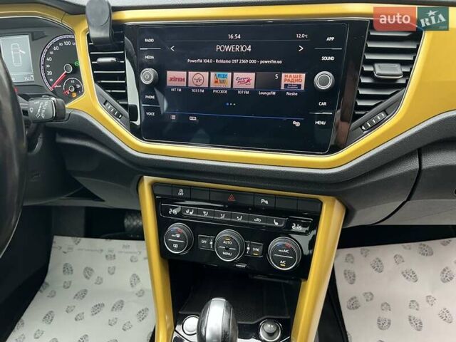 Желтый Фольксваген Ти-Рок, объемом двигателя 1.5 л и пробегом 78 тыс. км за 19713 $, фото 23 на Automoto.ua