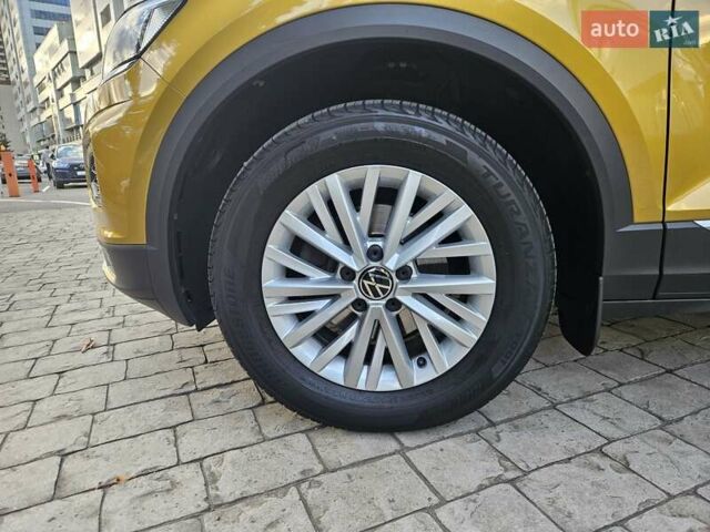 Жовтий Фольксваген Ті-Рок, об'ємом двигуна 1.5 л та пробігом 65 тис. км за 23490 $, фото 16 на Automoto.ua
