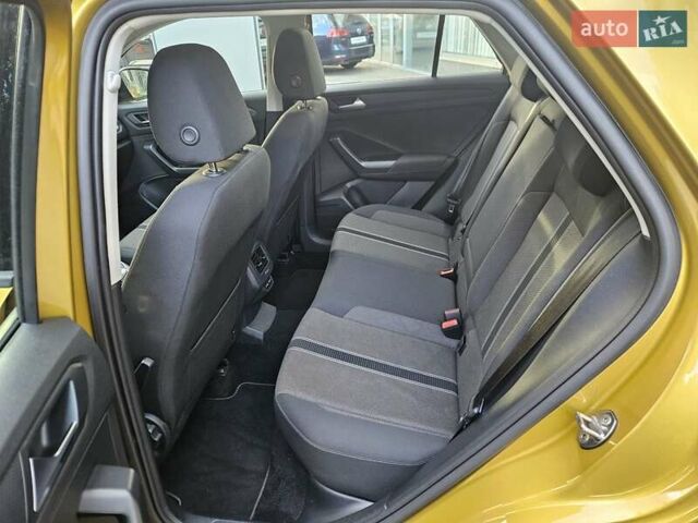 Жовтий Фольксваген Ті-Рок, об'ємом двигуна 1.5 л та пробігом 65 тис. км за 23490 $, фото 23 на Automoto.ua