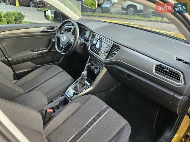 Жовтий Фольксваген Ті-Рок, об'ємом двигуна 1.5 л та пробігом 65 тис. км за 23490 $, фото 33 на Automoto.ua