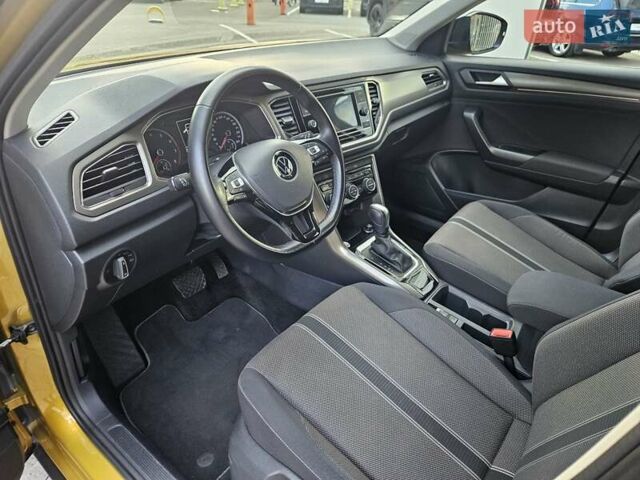 Жовтий Фольксваген Ті-Рок, об'ємом двигуна 1.5 л та пробігом 65 тис. км за 23490 $, фото 18 на Automoto.ua