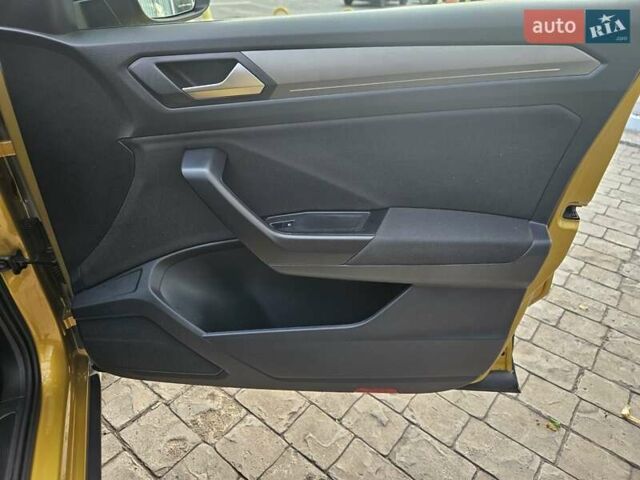 Жовтий Фольксваген Ті-Рок, об'ємом двигуна 1.5 л та пробігом 65 тис. км за 23490 $, фото 30 на Automoto.ua