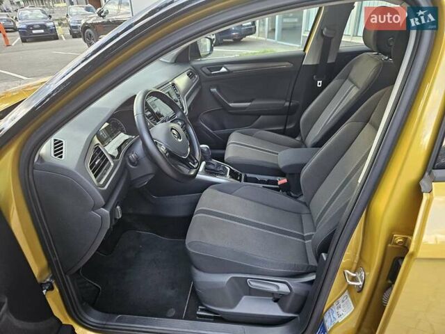 Жовтий Фольксваген Ті-Рок, об'ємом двигуна 1.5 л та пробігом 65 тис. км за 23490 $, фото 17 на Automoto.ua