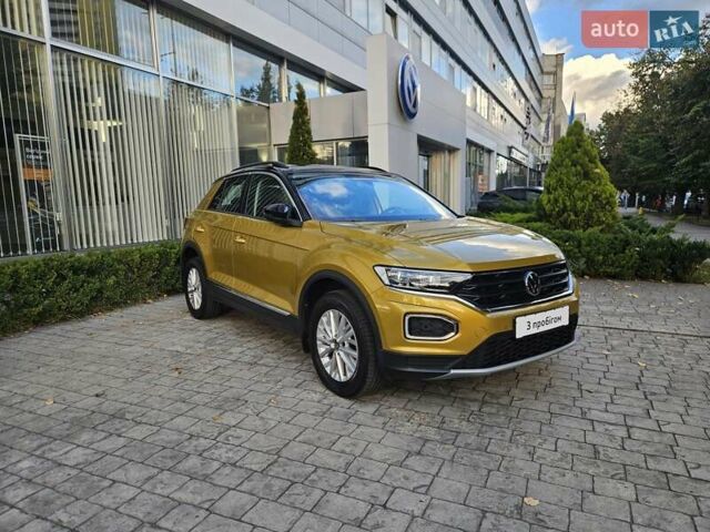 Жовтий Фольксваген Ті-Рок, об'ємом двигуна 1.5 л та пробігом 65 тис. км за 23490 $, фото 3 на Automoto.ua
