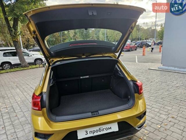 Жовтий Фольксваген Ті-Рок, об'ємом двигуна 1.5 л та пробігом 65 тис. км за 23490 $, фото 24 на Automoto.ua