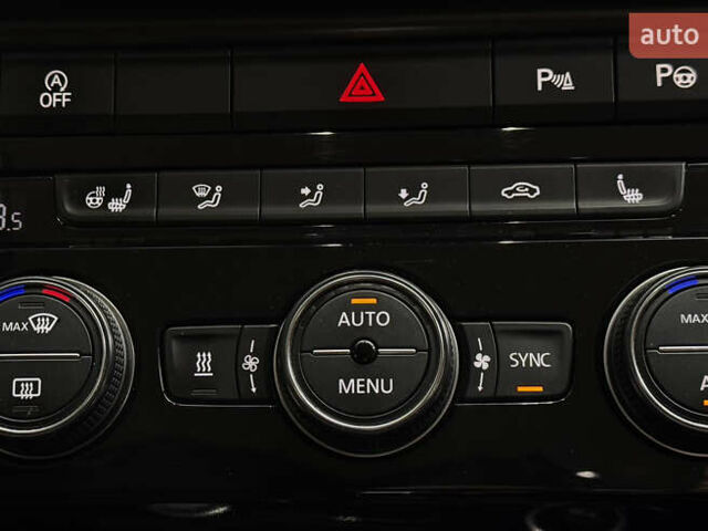 Сірий Фольксваген Ті-Рок, об'ємом двигуна 1.97 л та пробігом 175 тис. км за 25500 $, фото 27 на Automoto.ua