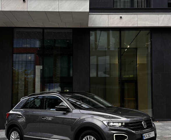 Сірий Фольксваген Ті-Рок, об'ємом двигуна 1.97 л та пробігом 175 тис. км за 25500 $, фото 4 на Automoto.ua