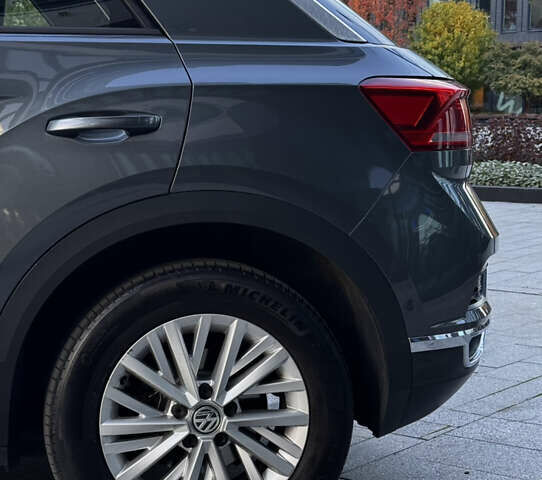 Сірий Фольксваген Ті-Рок, об'ємом двигуна 1.97 л та пробігом 175 тис. км за 25500 $, фото 19 на Automoto.ua