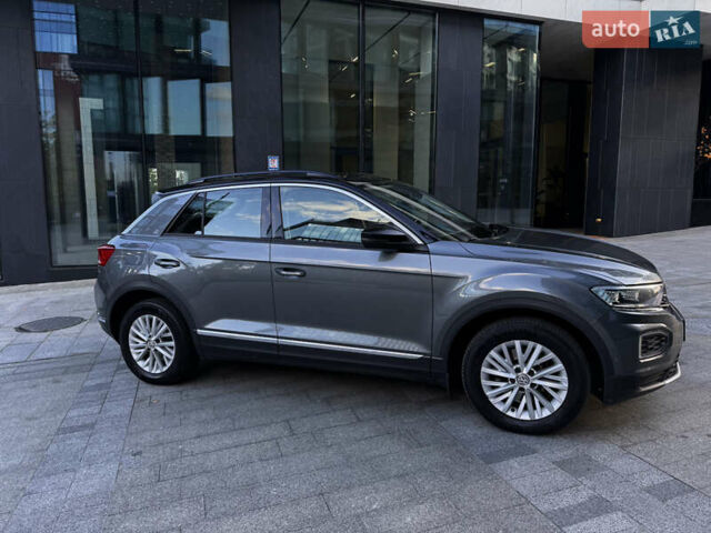 Сірий Фольксваген Ті-Рок, об'ємом двигуна 1.97 л та пробігом 175 тис. км за 25500 $, фото 15 на Automoto.ua