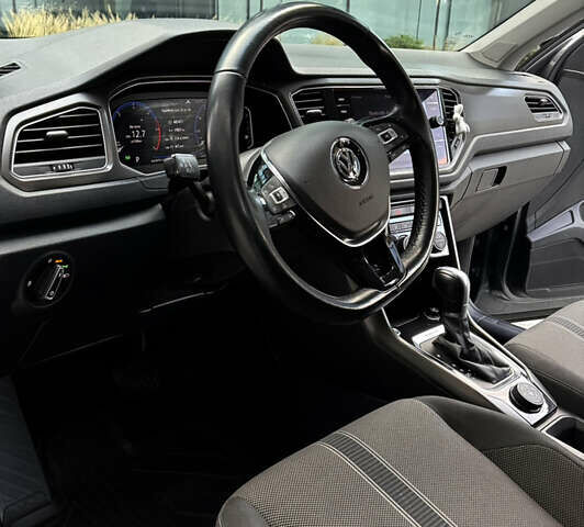 Сірий Фольксваген Ті-Рок, об'ємом двигуна 1.97 л та пробігом 175 тис. км за 25500 $, фото 39 на Automoto.ua