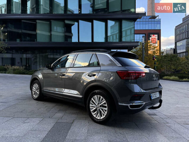 Сірий Фольксваген Ті-Рок, об'ємом двигуна 1.97 л та пробігом 175 тис. км за 25500 $, фото 18 на Automoto.ua
