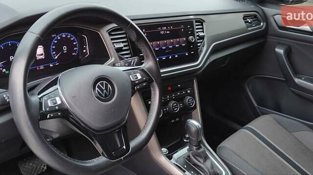 Серый Фольксваген Ти-Рок, объемом двигателя 1.5 л и пробегом 49 тыс. км за 22400 $, фото 24 на Automoto.ua