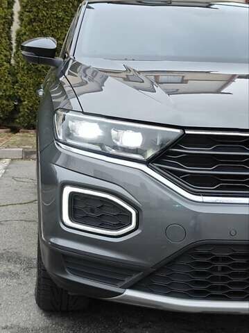 Серый Фольксваген Ти-Рок, объемом двигателя 1.5 л и пробегом 49 тыс. км за 22400 $, фото 18 на Automoto.ua