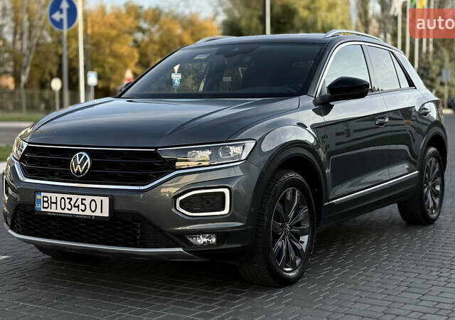 Серый Фольксваген Ти-Рок, объемом двигателя 1.5 л и пробегом 60 тыс. км за 25900 $, фото 5 на Automoto.ua