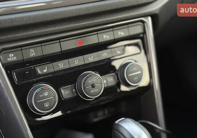 Серый Фольксваген Ти-Рок, объемом двигателя 1.5 л и пробегом 60 тыс. км за 25900 $, фото 18 на Automoto.ua