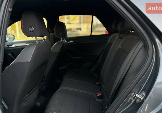 Серый Фольксваген Ти-Рок, объемом двигателя 1.5 л и пробегом 60 тыс. км за 25900 $, фото 17 на Automoto.ua