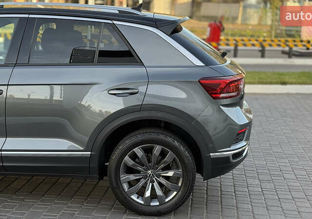 Серый Фольксваген Ти-Рок, объемом двигателя 1.5 л и пробегом 60 тыс. км за 25900 $, фото 16 на Automoto.ua