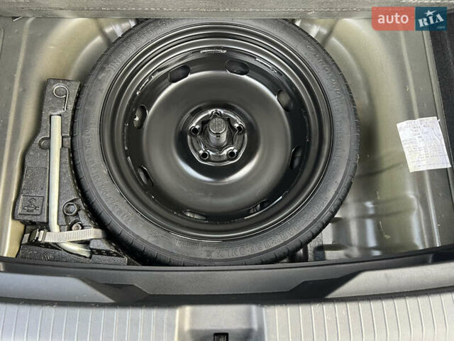 Серый Фольксваген Ти-Рок, объемом двигателя 1.5 л и пробегом 49 тыс. км за 23700 $, фото 26 на Automoto.ua