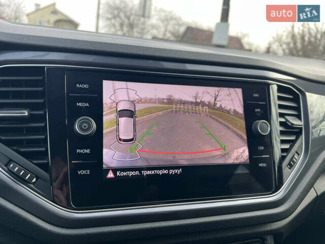 Серый Фольксваген Ти-Рок, объемом двигателя 1.5 л и пробегом 49 тыс. км за 23700 $, фото 18 на Automoto.ua