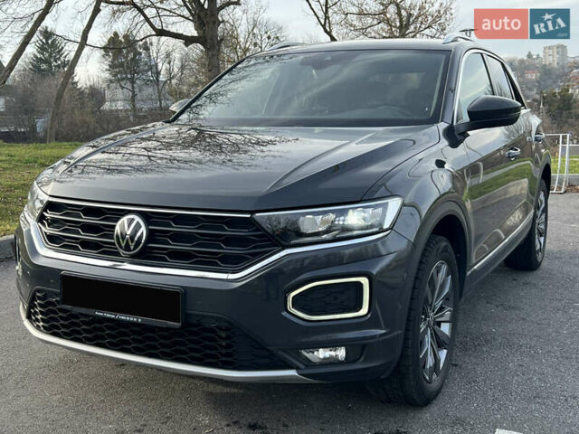 Серый Фольксваген Ти-Рок, объемом двигателя 1.5 л и пробегом 49 тыс. км за 23700 $, фото 3 на Automoto.ua