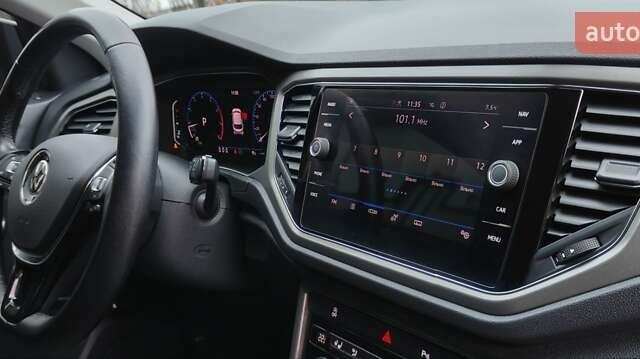 Серый Фольксваген Ти-Рок, объемом двигателя 1.5 л и пробегом 49 тыс. км за 22400 $, фото 35 на Automoto.ua