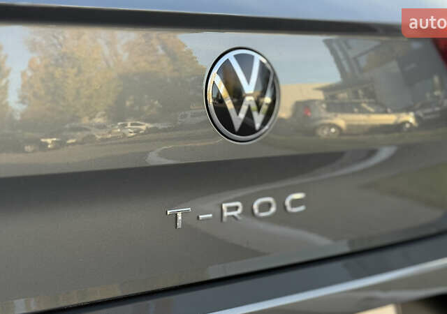 Серый Фольксваген Ти-Рок, объемом двигателя 1.5 л и пробегом 60 тыс. км за 25900 $, фото 2 на Automoto.ua