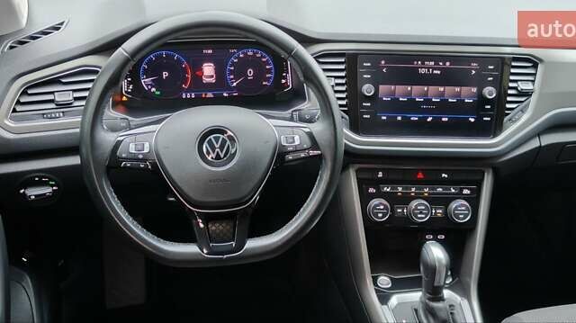 Серый Фольксваген Ти-Рок, объемом двигателя 1.5 л и пробегом 49 тыс. км за 22400 $, фото 25 на Automoto.ua