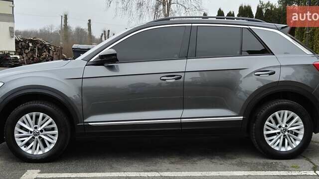 Серый Фольксваген Ти-Рок, объемом двигателя 1.5 л и пробегом 49 тыс. км за 22400 $, фото 5 на Automoto.ua