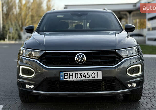 Серый Фольксваген Ти-Рок, объемом двигателя 1.5 л и пробегом 60 тыс. км за 25900 $, фото 4 на Automoto.ua