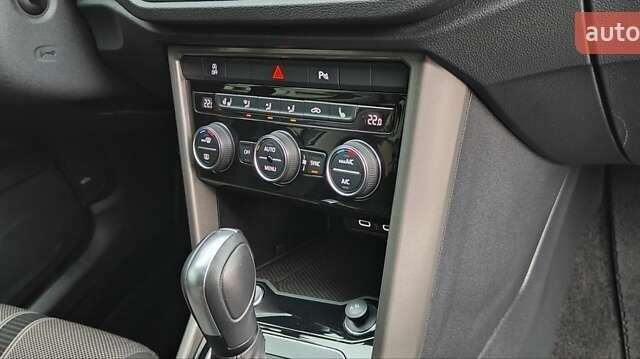 Серый Фольксваген Ти-Рок, объемом двигателя 1.5 л и пробегом 49 тыс. км за 22400 $, фото 34 на Automoto.ua