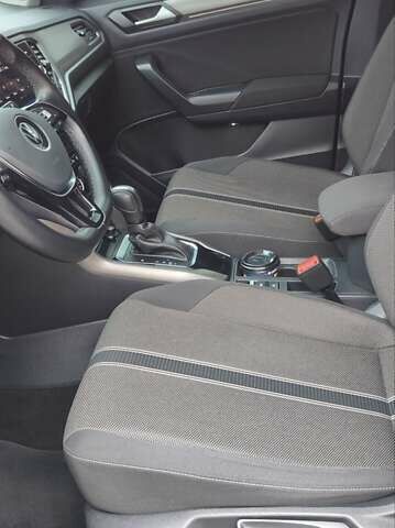 Серый Фольксваген Ти-Рок, объемом двигателя 1.5 л и пробегом 49 тыс. км за 22400 $, фото 23 на Automoto.ua