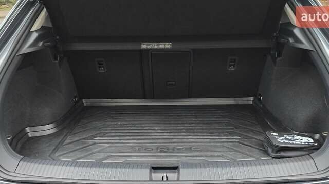 Серый Фольксваген Ти-Рок, объемом двигателя 1.5 л и пробегом 49 тыс. км за 22400 $, фото 38 на Automoto.ua