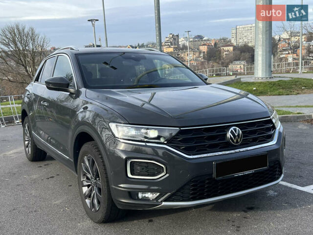 Серый Фольксваген Ти-Рок, объемом двигателя 1.5 л и пробегом 49 тыс. км за 23700 $, фото 21 на Automoto.ua