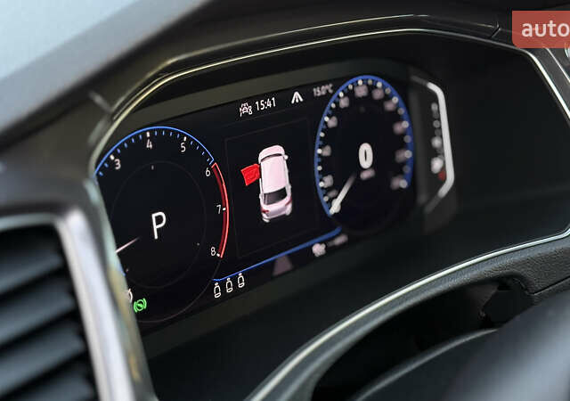 Серый Фольксваген Ти-Рок, объемом двигателя 1.5 л и пробегом 60 тыс. км за 25900 $, фото 11 на Automoto.ua