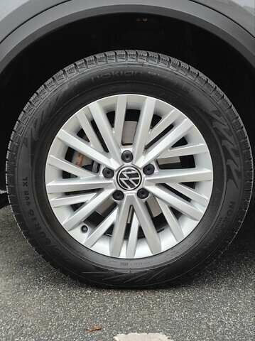 Серый Фольксваген Ти-Рок, объемом двигателя 1.5 л и пробегом 49 тыс. км за 22400 $, фото 12 на Automoto.ua