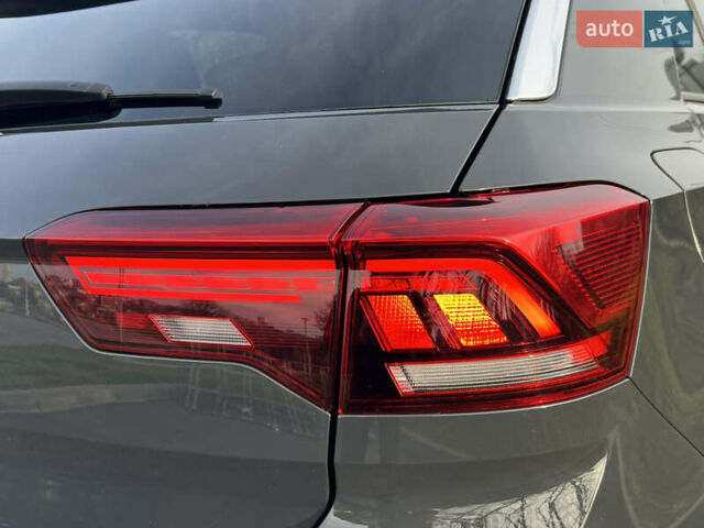 Серый Фольксваген Ти-Рок, объемом двигателя 1.5 л и пробегом 49 тыс. км за 23700 $, фото 23 на Automoto.ua