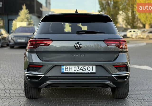 Серый Фольксваген Ти-Рок, объемом двигателя 1.5 л и пробегом 60 тыс. км за 25900 $, фото 7 на Automoto.ua