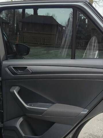 Серый Фольксваген Ти-Рок, объемом двигателя 1.5 л и пробегом 49 тыс. км за 22400 $, фото 31 на Automoto.ua