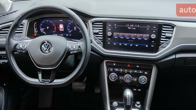 Серый Фольксваген Ти-Рок, объемом двигателя 1.5 л и пробегом 49 тыс. км за 22400 $, фото 26 на Automoto.ua