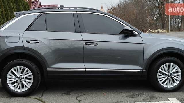 Серый Фольксваген Ти-Рок, объемом двигателя 1.5 л и пробегом 49 тыс. км за 22400 $, фото 6 на Automoto.ua