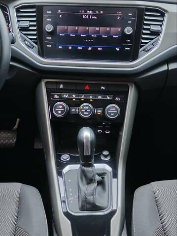 Серый Фольксваген Ти-Рок, объемом двигателя 1.5 л и пробегом 49 тыс. км за 22400 $, фото 27 на Automoto.ua