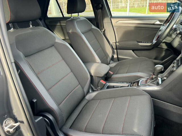 Серый Фольксваген Ти-Рок, объемом двигателя 1.5 л и пробегом 49 тыс. км за 23700 $, фото 11 на Automoto.ua