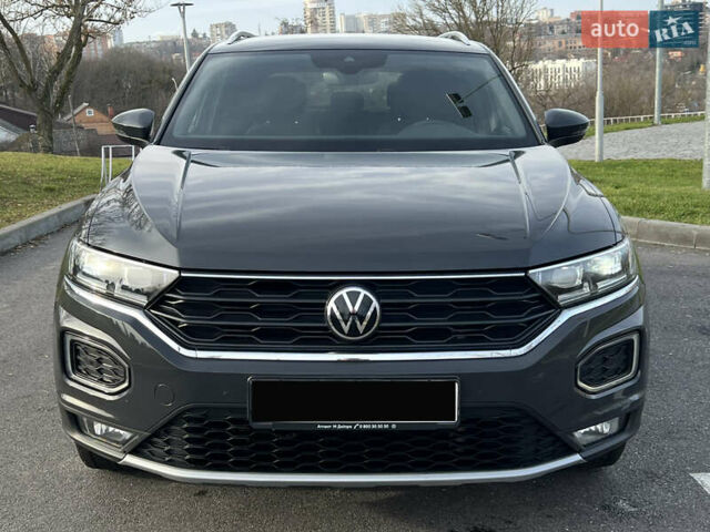 Серый Фольксваген Ти-Рок, объемом двигателя 1.5 л и пробегом 49 тыс. км за 23700 $, фото 2 на Automoto.ua