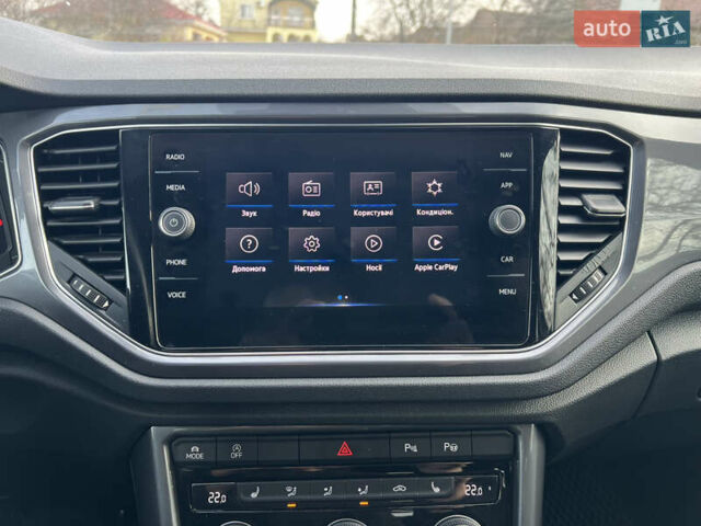 Серый Фольксваген Ти-Рок, объемом двигателя 1.5 л и пробегом 49 тыс. км за 23700 $, фото 19 на Automoto.ua